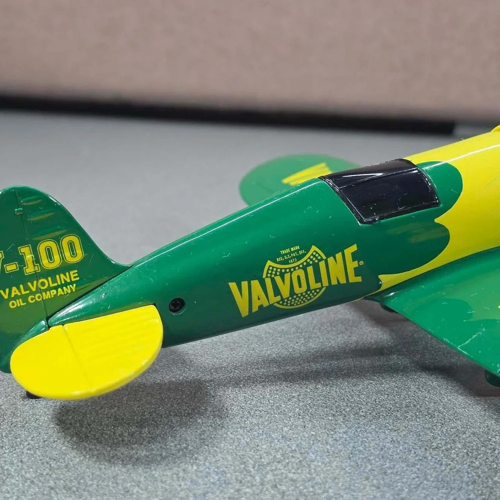 Valvoline V-100 Airplane Green Excellent Die-Cast Collectible